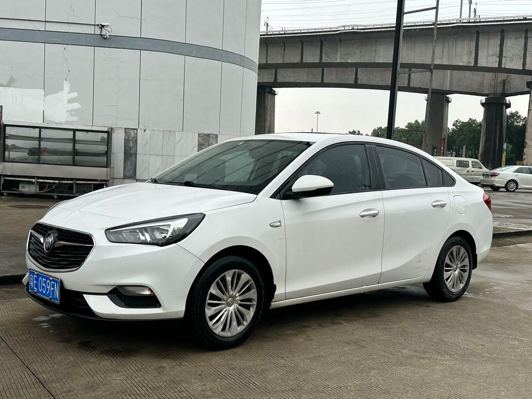 别克凯越2022款图片(别克凯越2020最新款价格)